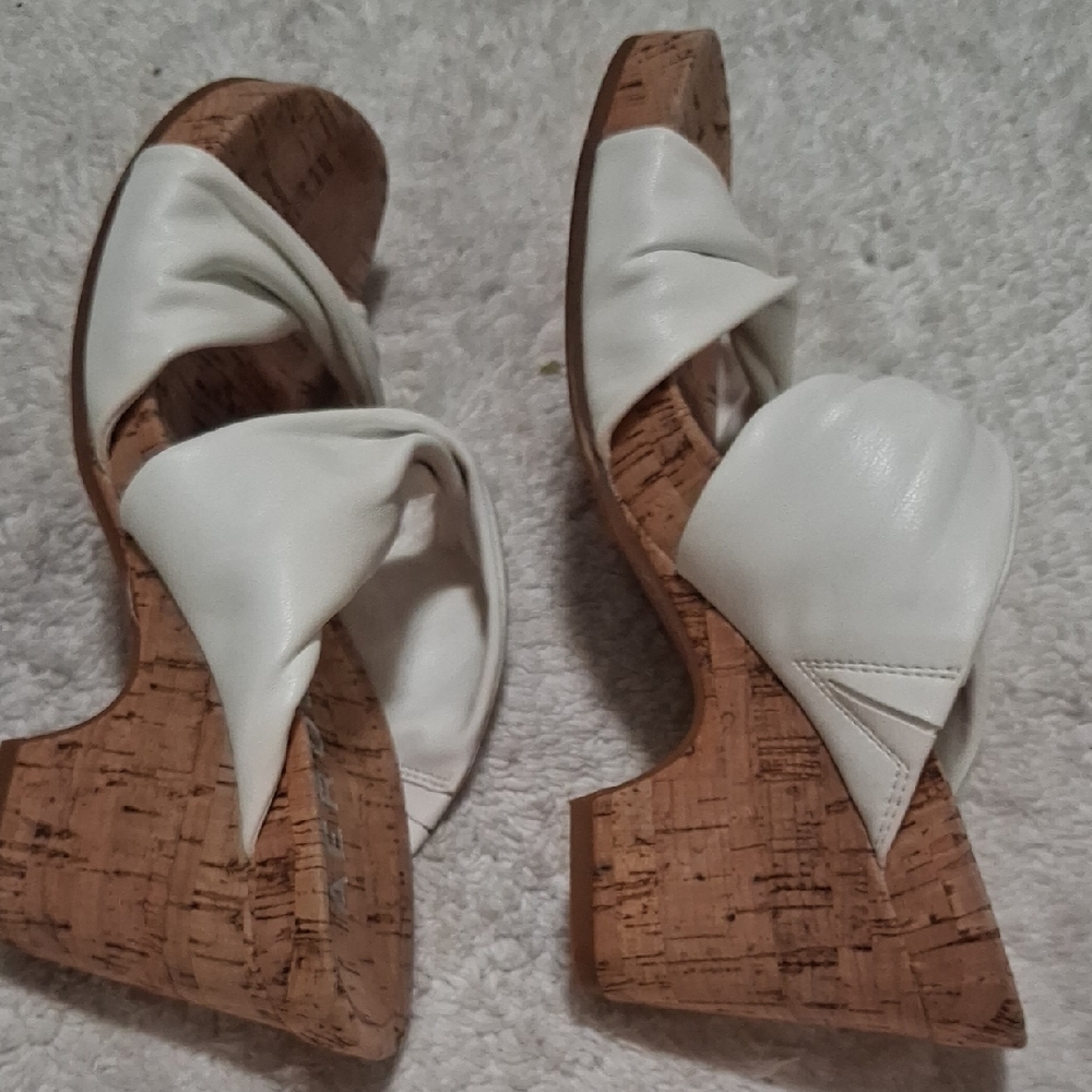 AEROSOLES Women's Cream Slide Sandals - Picture 4 of 7